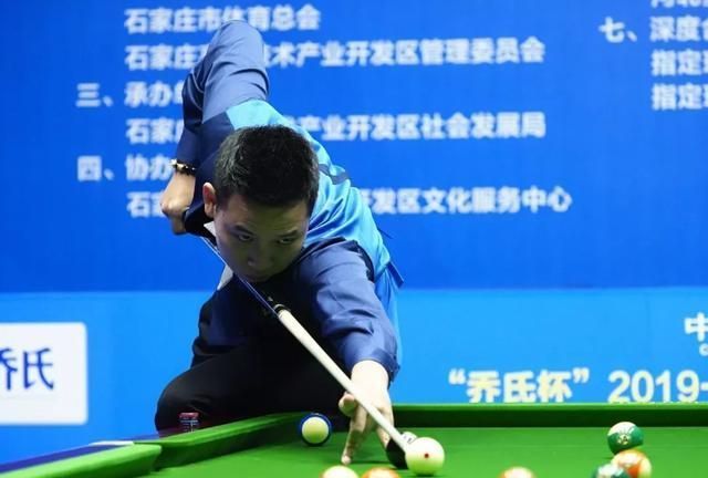 中国足球必 中国足球必