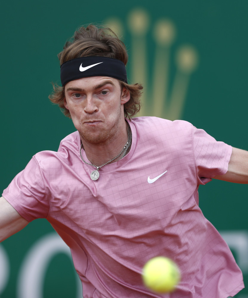 并由当地足 并由当地足