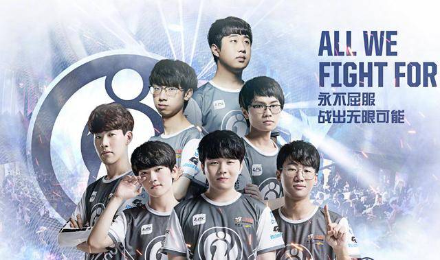 万千球迷挥 万千球迷挥