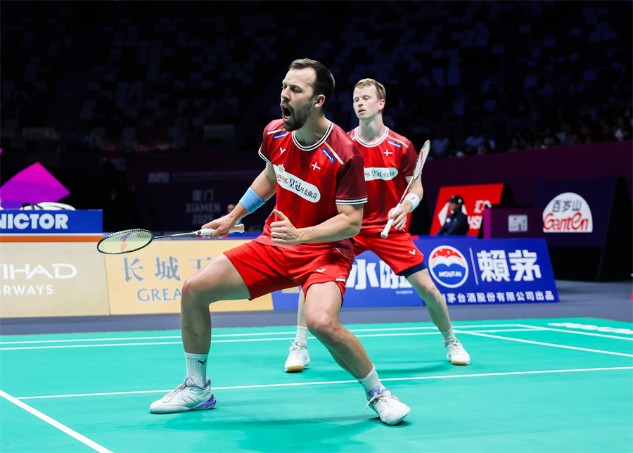 年轻的亚历 年轻的亚历