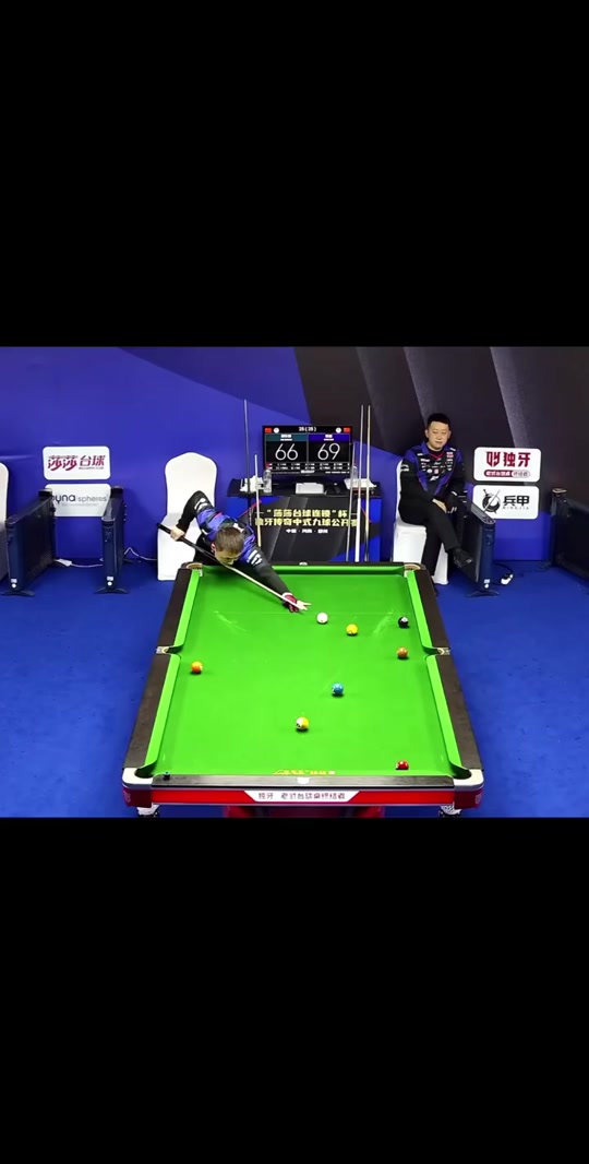 年轻前锋的 年轻前锋的