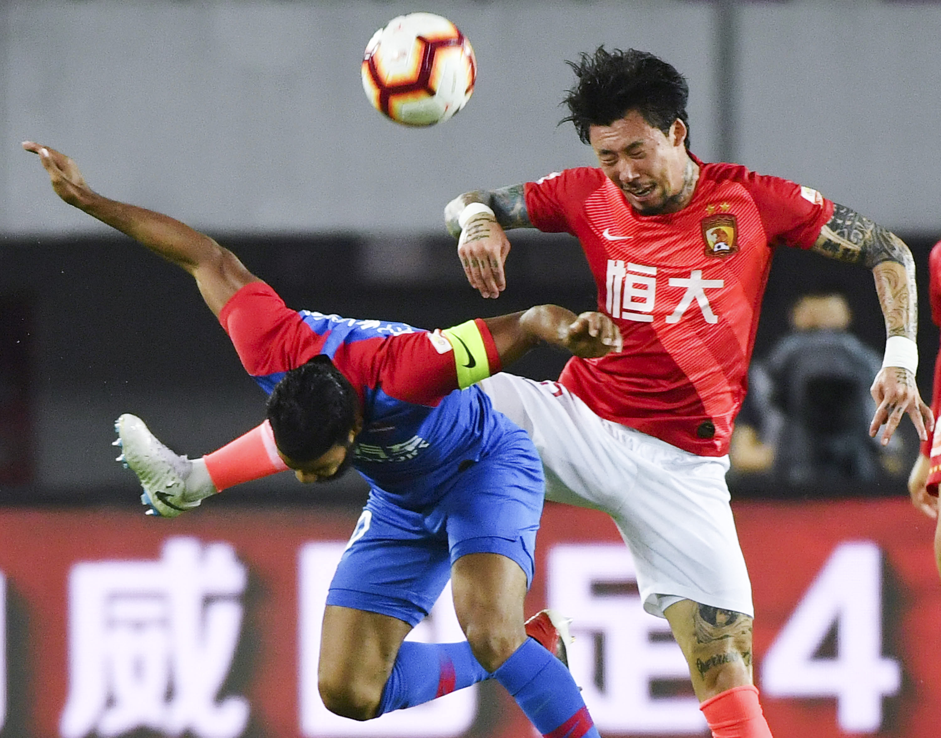 一个容易被 一个容易被